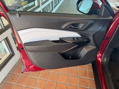 Used 2025 Chevrolet Trax LT image 18