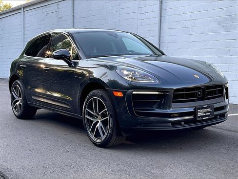 Certified 2025 Porsche Macan image 7