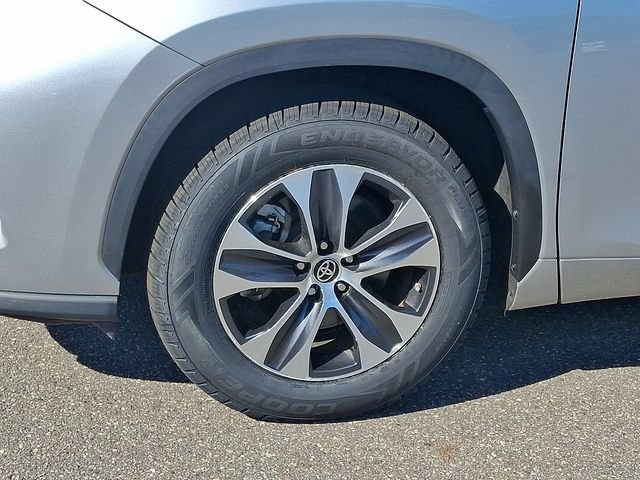 Used 2024 Toyota Highlander XLE FWD image 8