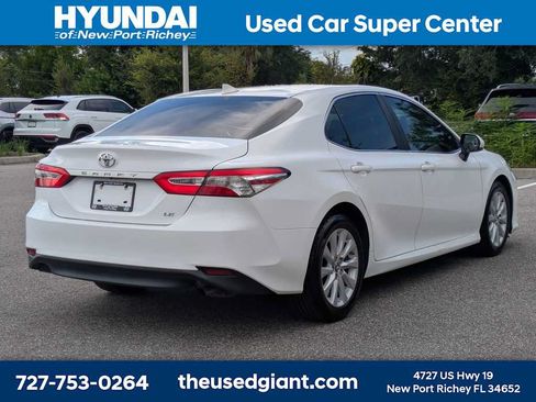 Used 2019 Toyota Camry LE FWD image 5