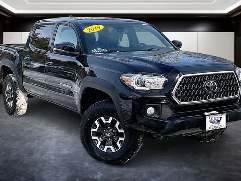 Used 2019 Toyota Tacoma TRD Off-Road image 11