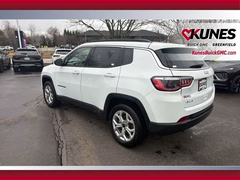 Used 2025 Jeep Compass Latitude image 9