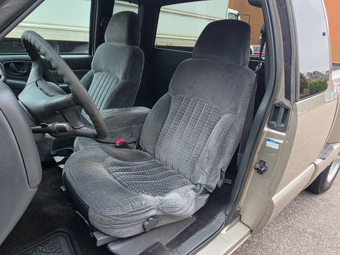 Used 2000 Chevrolet S10 Pickup LS w/ Preferred Equipment Group image 13