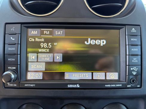 Used 2016 Jeep Patriot Latitude w/ Sun/Sound Group AWD/4WD image 32