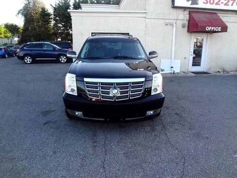 Used 2011 Cadillac Escalade Premium image 2