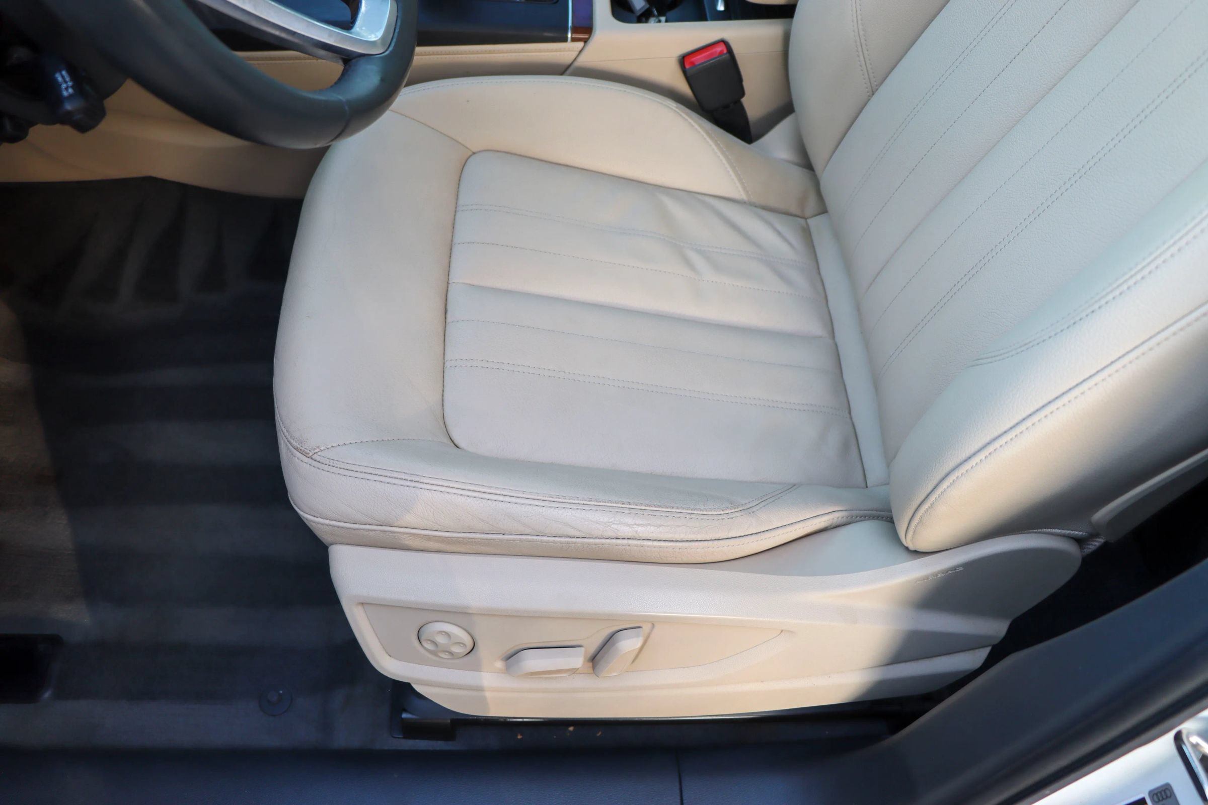 Used 2020 Audi Q5 e Prestige w/ Prestige Package AWD/4WD image 16