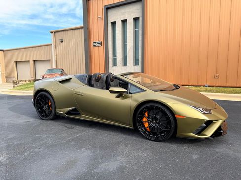 Used 2023 Lamborghini Huracan EVO RWD image 3