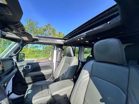 Used 2024 Jeep Wrangler High Altitude AWD/4WD image 24