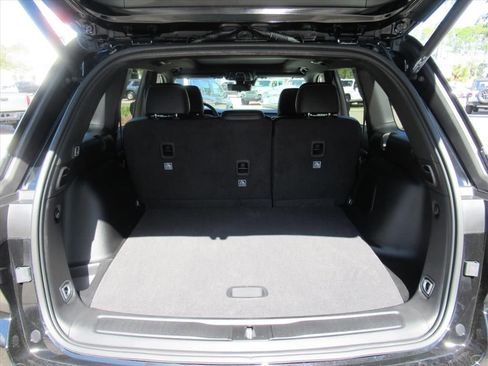 New 2026 Jeep Grand Cherokee Limited w/ Luxury Tech Group II RWD image 33