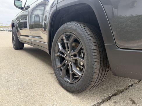 New 2025 Jeep Grand Cherokee L Limited w/ Trailer Tow Package image 13