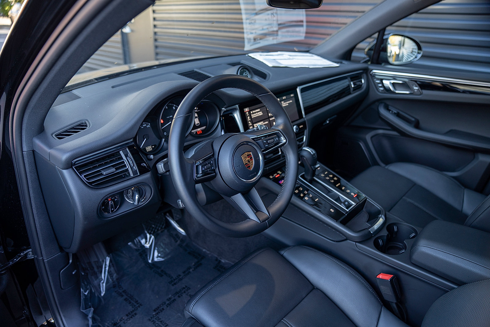 Certified 2026 Porsche Macan AWD/4WD image 4
