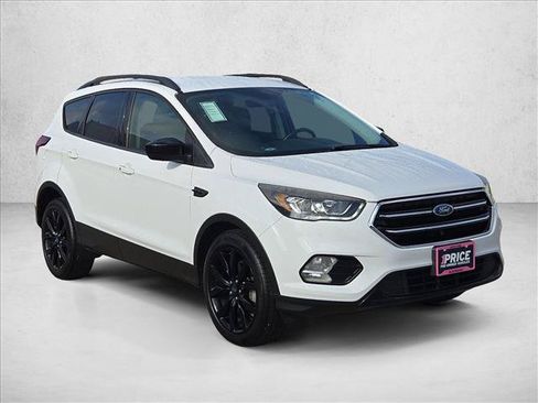 Used 2019 Ford Escape SE FWD image 3