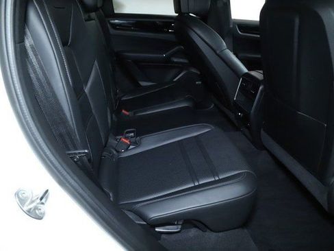 Used 2021 Porsche Cayenne Coupe image 32