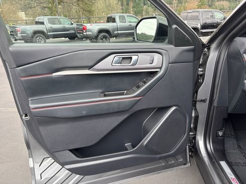 Used 2025 Ford Explorer ST-Line w/ ST-Line Street Pack image 23