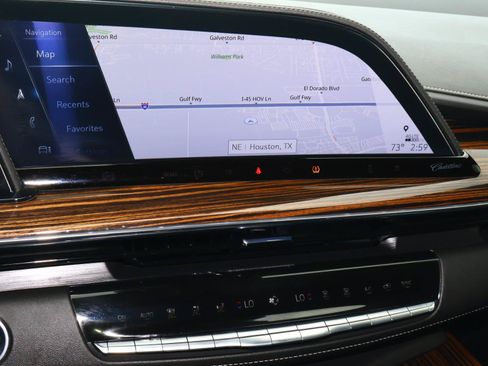 Used 2023 Cadillac Escalade Premium Luxury RWD image 27