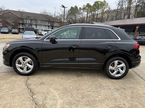 Used 2020 Audi Q3 2.0T Premium w/ Convenience Package image 2
