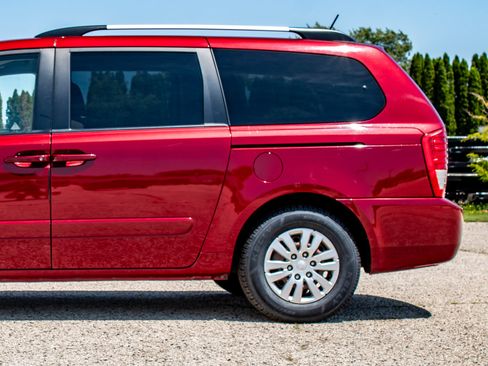 Used 2012 Kia Sedona LX FWD image 38