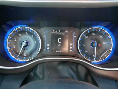 Used 2022 Chrysler Voyager LX image 21