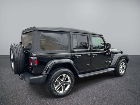 Used 2018 Jeep Wrangler Unlimited Sahara image 4