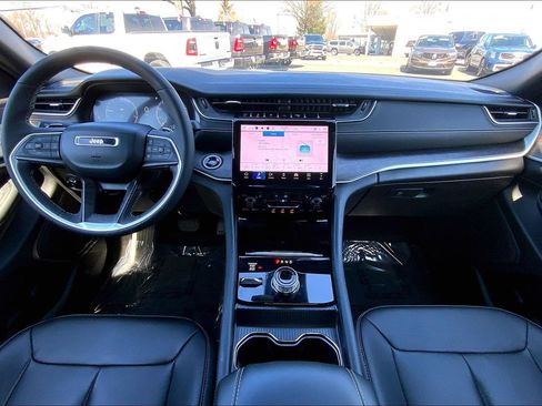 Used 2024 Jeep Grand Cherokee Limited image 15