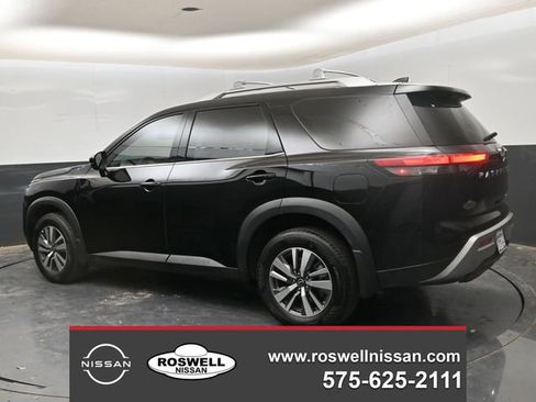 Certified 2025 Nissan Pathfinder SL image 6