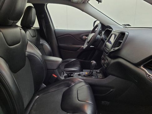 Used 2020 Jeep Cherokee Latitude Plus image 21