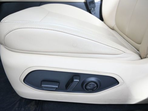 Used 2023 Jeep Grand Cherokee Limited image 22