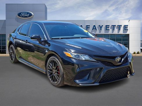 Used 2019 Toyota Camry SE w/ Convenience Package FWD image 1