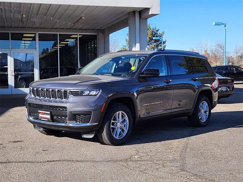 Used 2023 Jeep Grand Cherokee L Laredo image 4