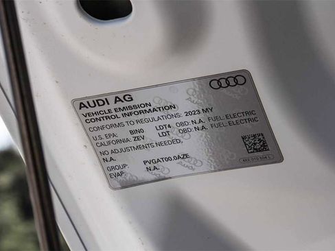 Used 2023 Audi e-tron Premium Plus w/ Premium Plus Package image 28