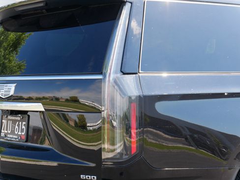 Certified 2026 Cadillac Escalade Luxury w/ LPO, Radiant Package AWD/4WD image 16