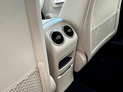 Used 2024 Mercedes-Benz GLA 250 4MATIC image 10