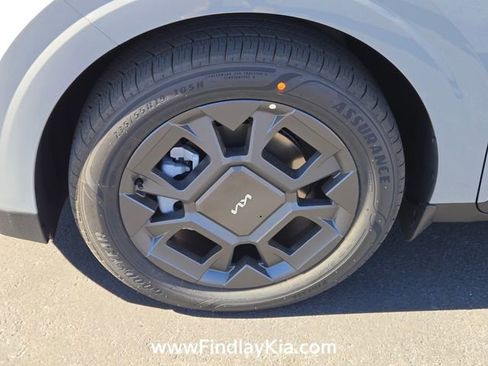 New 2026 Kia Carnival EX image 8