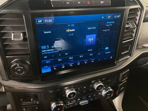 Used 2022 Ford F150 Platinum image 2