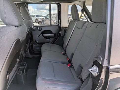 Used 2025 Jeep Wrangler Unlimited Rubicon AWD/4WD image 15