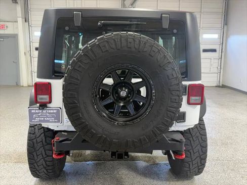 Used 2015 Jeep Wrangler Rubicon AWD/4WD image 3