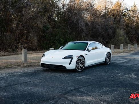 Used 2022 Porsche Taycan image 32