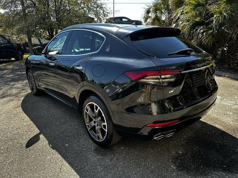 Used 2021 Maserati Levante image 8