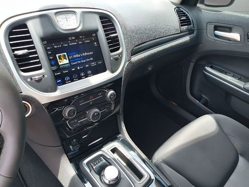 Used 2023 Chrysler 300 Touring w/ Sport Appearance Package RWD image 18
