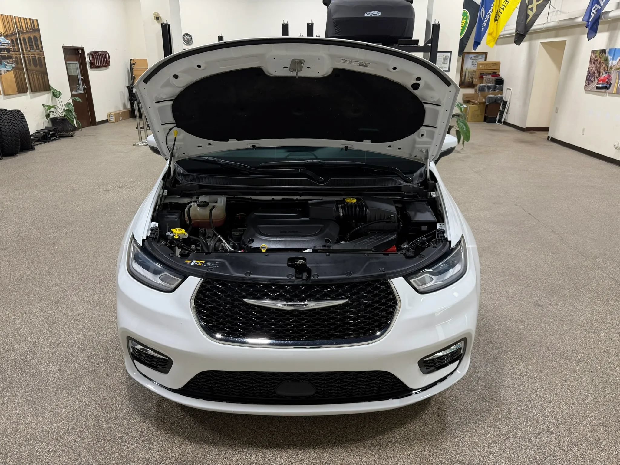 Used 2023 Chrysler Pacifica Touring-L FWD image 55