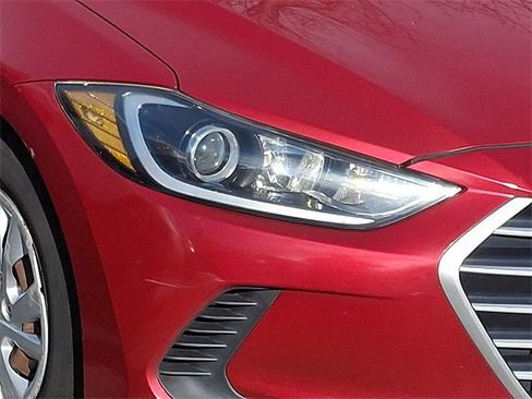 Used 2017 Hyundai Elantra SE image 4