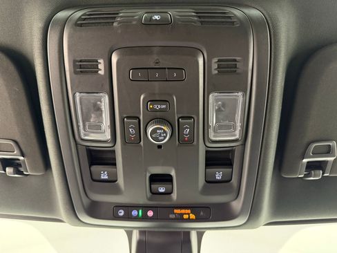 Used 2021 GMC Yukon Denali w/ Denali Premium Package image 23