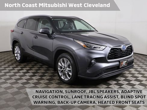 Used 2022 Toyota Highlander Limited image 1