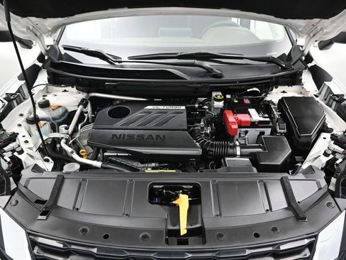 Used 2023 Nissan Rogue S FWD image 32