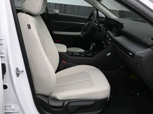 Certified 2025 Hyundai Sonata SE image 11