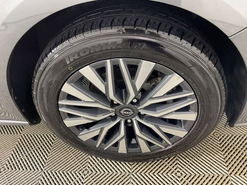 Used 2024 Nissan Altima 2.5 SV AWD/4WD image 11