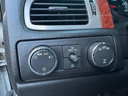 Used 2011 GMC Yukon XL SLT image 20