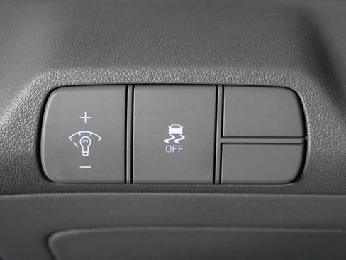 Used 2025 Hyundai Elantra SEL image 24