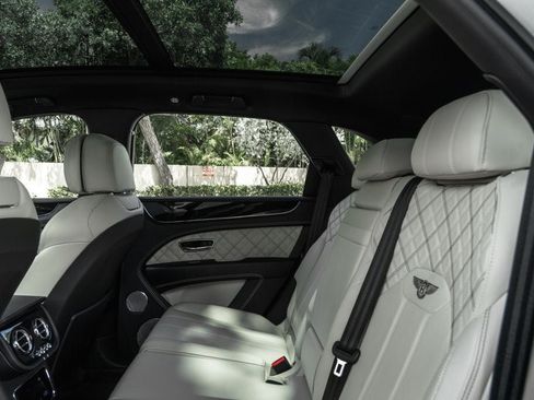 Used 2021 Bentley Bentayga AWD/4WD image 21