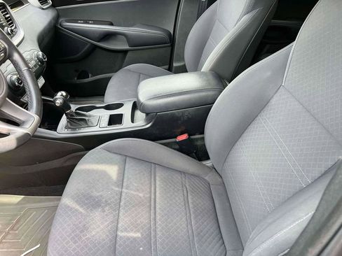 Used 2017 Kia Sorento FWD w/ LX Convenience Package image 5